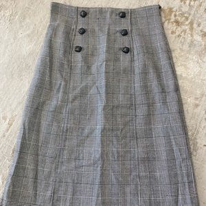 Brand new with Tags, Banana Repulic mid length skirt with button details